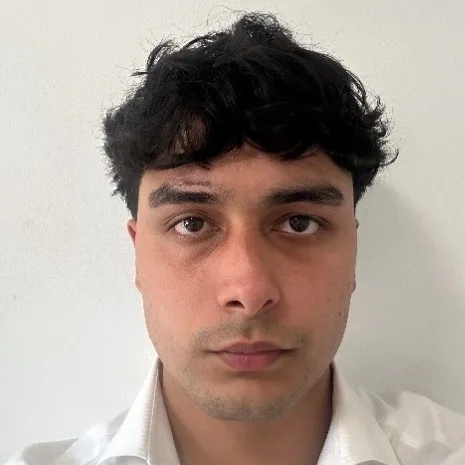 Head and shoulders photo of lucas mitchell.
