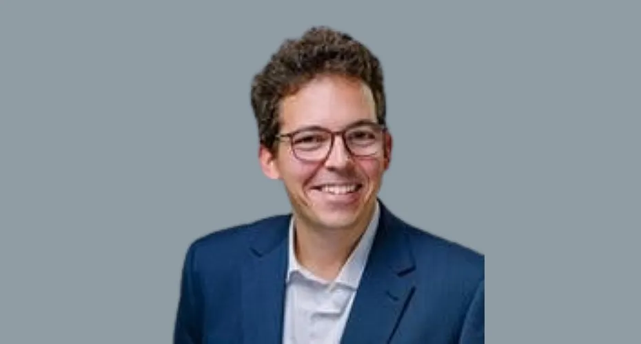 Head and shoulders photo of professor climent quintana domeque.