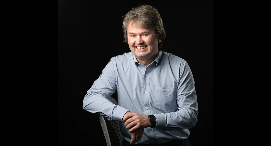 Head and shoulders photo of professor ian bateman.
