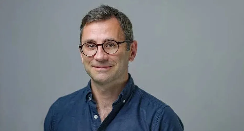 Head and shoulders photo of professor miguel fonseca.