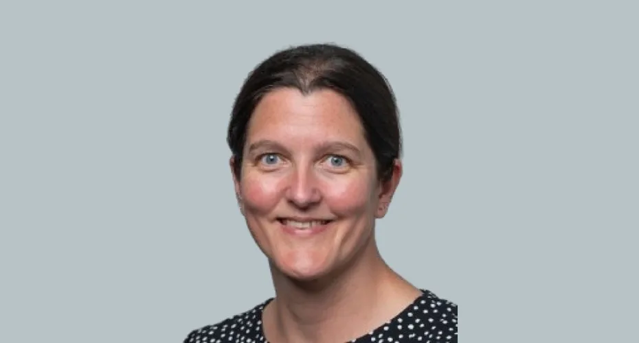 Head and shoulders photo of dr lisa grover.