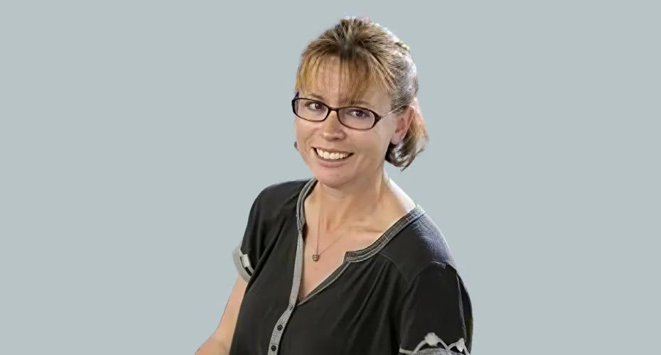 Head and shoulders photo of professor lisa harris.